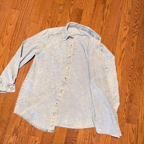 SHEIN Light Wash Loose Fit Denim Button-Down Shirt - Picture 2 of 7